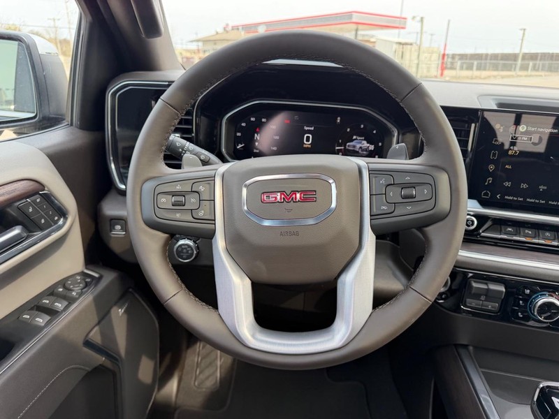 GMC Sierra 1500 Vehicle Full-screen Gallery Image 10