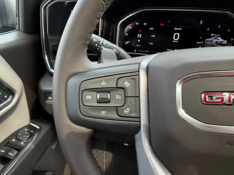 GMC Sierra 1500 Vehicle Full-screen Gallery Image 11