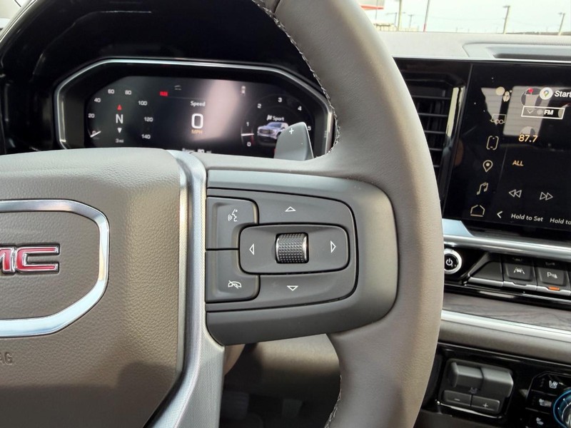 GMC Sierra 1500 Vehicle Full-screen Gallery Image 12