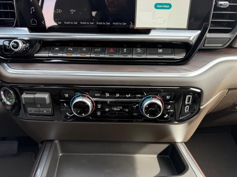 GMC Sierra 1500 Vehicle Full-screen Gallery Image 14