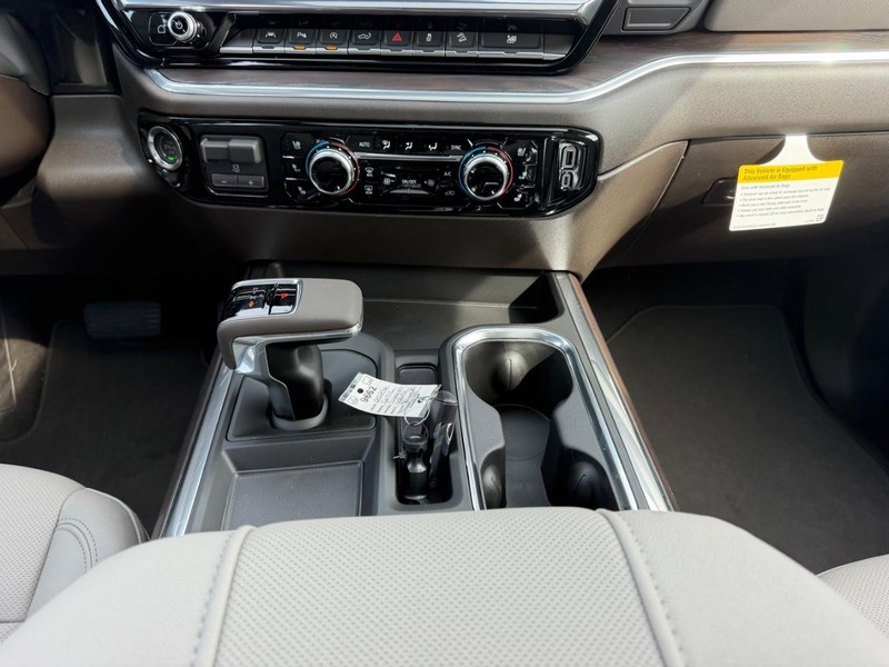 GMC Sierra 1500 Vehicle Full-screen Gallery Image 15