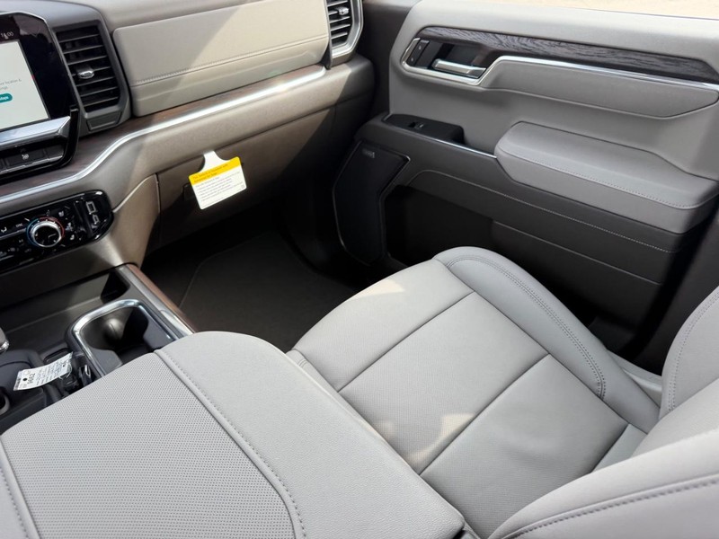 GMC Sierra 1500 Vehicle Full-screen Gallery Image 16