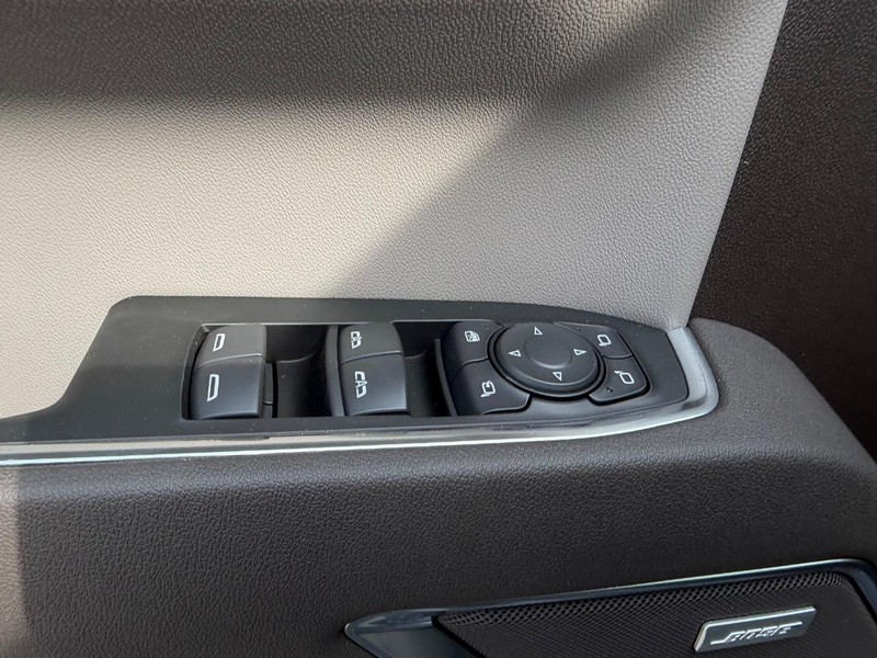 GMC Sierra 1500 Vehicle Full-screen Gallery Image 17