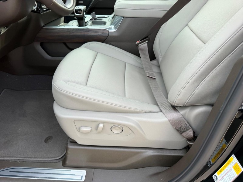 GMC Sierra 1500 Vehicle Full-screen Gallery Image 19