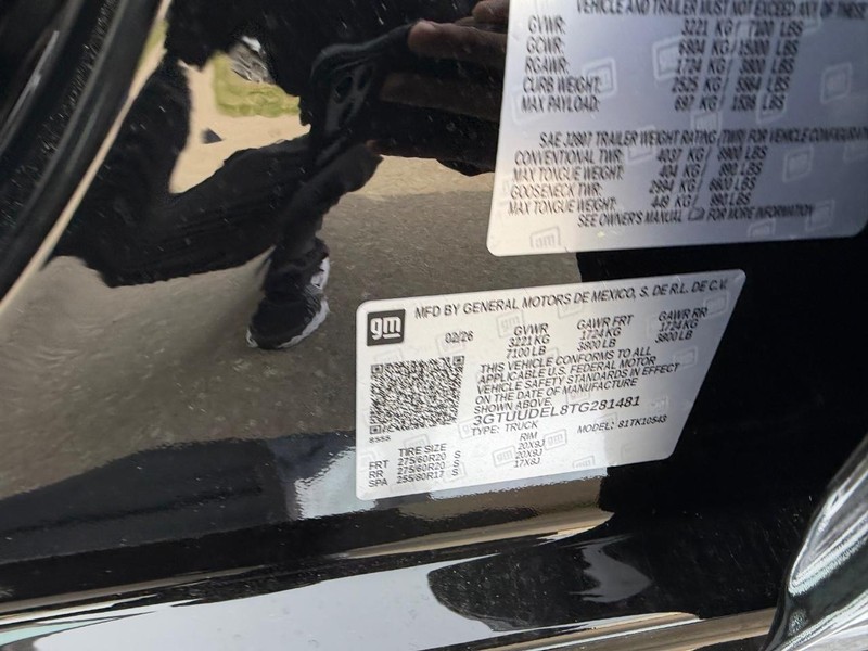 GMC Sierra 1500 Vehicle Full-screen Gallery Image 22