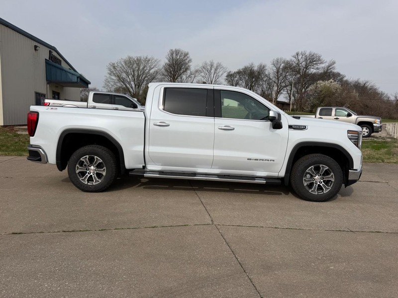 GMC Sierra 1500 Vehicle Full-screen Gallery Image 2