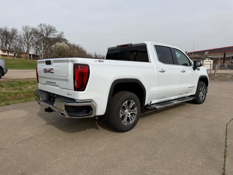 GMC Sierra 1500 Vehicle Full-screen Gallery Image 3