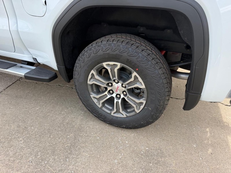 GMC Sierra 1500 Vehicle Full-screen Gallery Image 6