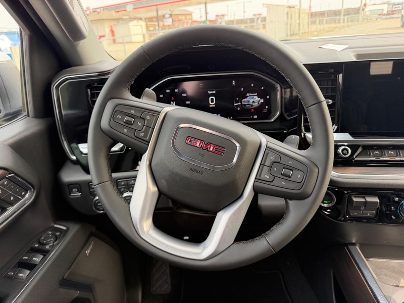 GMC Sierra 1500 Vehicle Full-screen Gallery Image 9