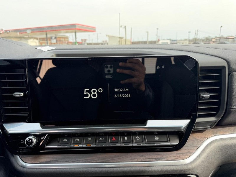 GMC Sierra 1500 Vehicle Full-screen Gallery Image 12