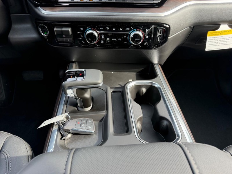 GMC Sierra 1500 Vehicle Full-screen Gallery Image 14