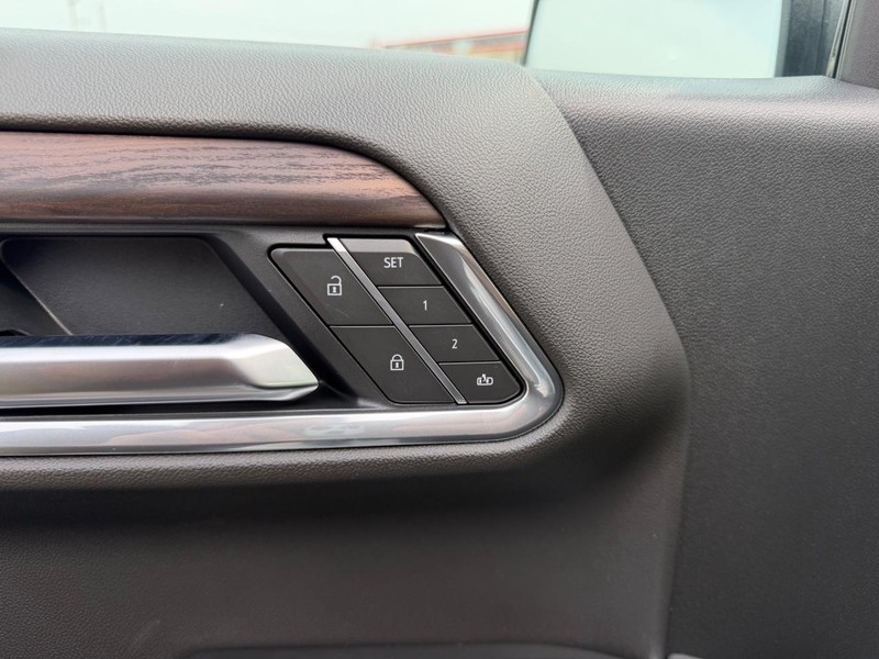 GMC Sierra 1500 Vehicle Full-screen Gallery Image 17