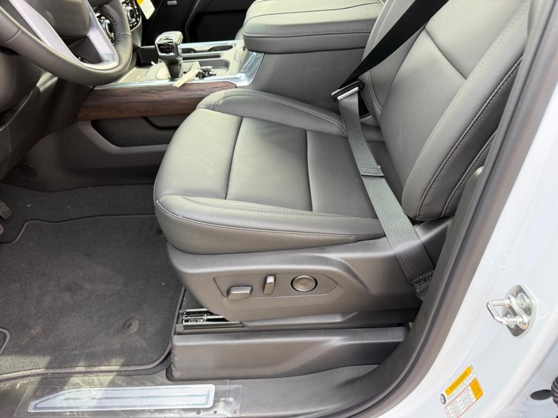 GMC Sierra 1500 Vehicle Full-screen Gallery Image 19