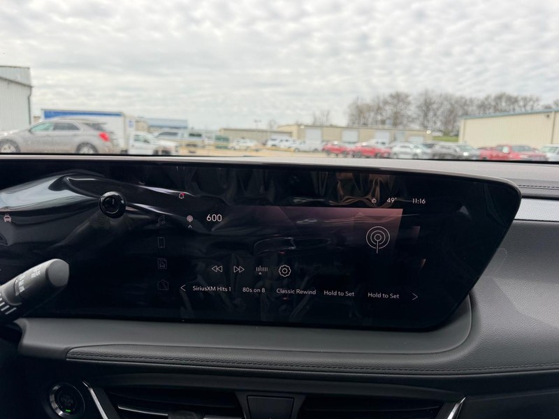 Buick Encore GX Vehicle Full-screen Gallery Image 13