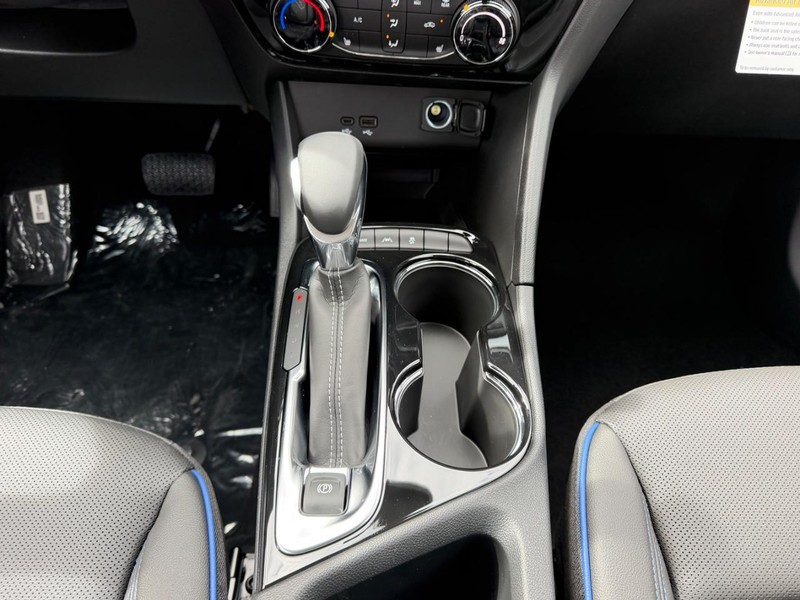 Buick Encore GX Vehicle Full-screen Gallery Image 15