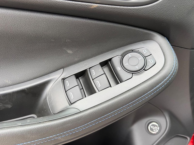 Buick Encore GX Vehicle Full-screen Gallery Image 17