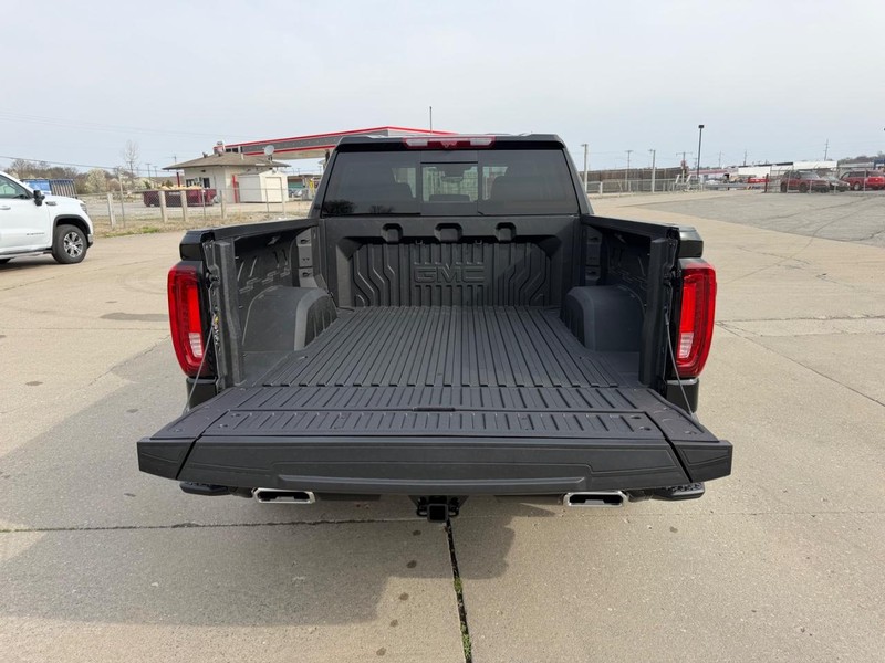 GMC Sierra 1500 Vehicle Full-screen Gallery Image 5