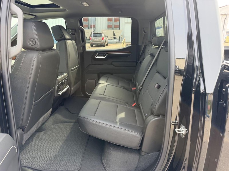 GMC Sierra 1500 Vehicle Full-screen Gallery Image 7