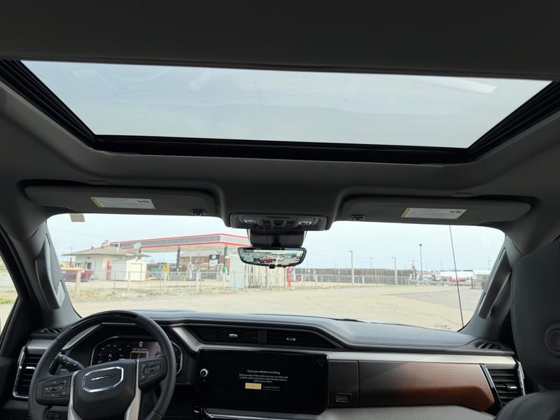 GMC Sierra 1500 Vehicle Full-screen Gallery Image 8