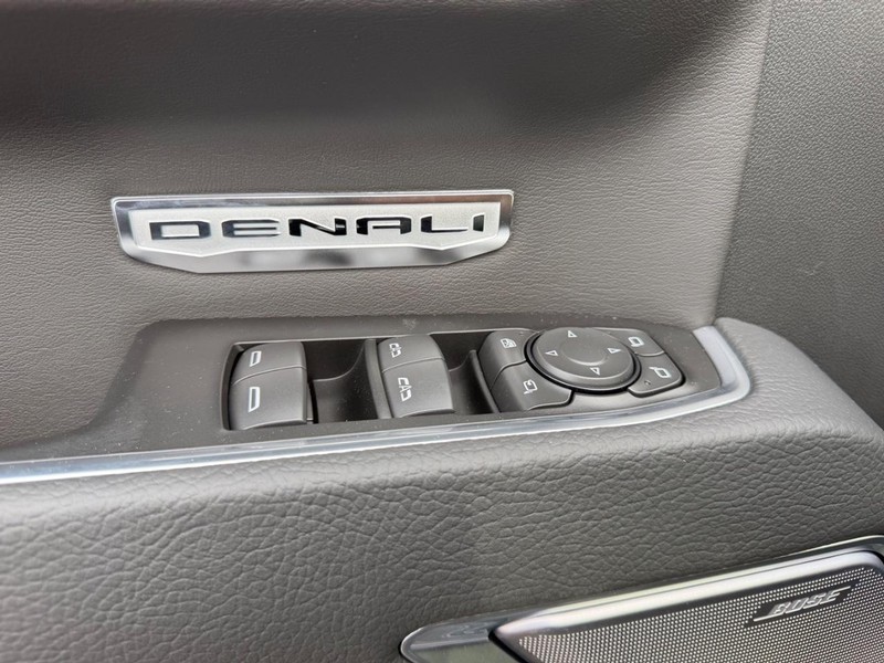 GMC Sierra 1500 Vehicle Full-screen Gallery Image 17