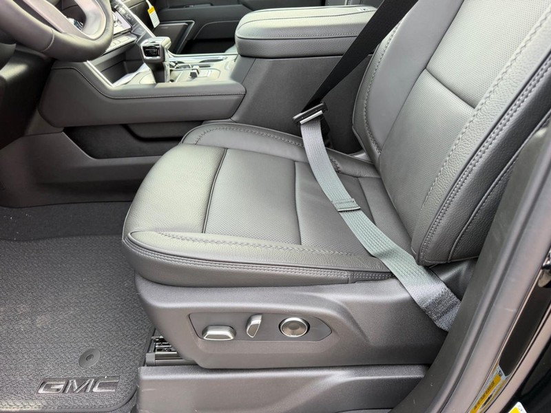 GMC Sierra 1500 Vehicle Full-screen Gallery Image 19