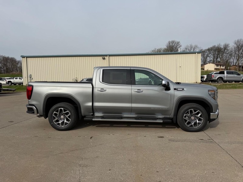 GMC Sierra 1500 Vehicle Full-screen Gallery Image 2