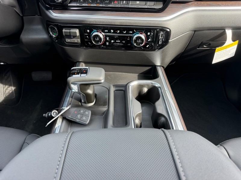 GMC Sierra 1500 Vehicle Full-screen Gallery Image 14