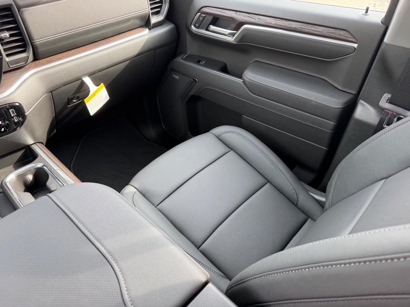 GMC Sierra 1500 Vehicle Full-screen Gallery Image 15