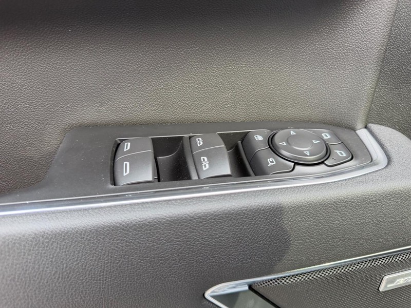 GMC Sierra 1500 Vehicle Full-screen Gallery Image 16