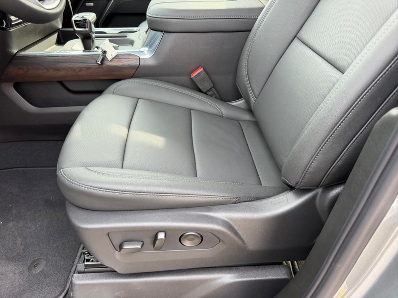 GMC Sierra 1500 Vehicle Full-screen Gallery Image 18