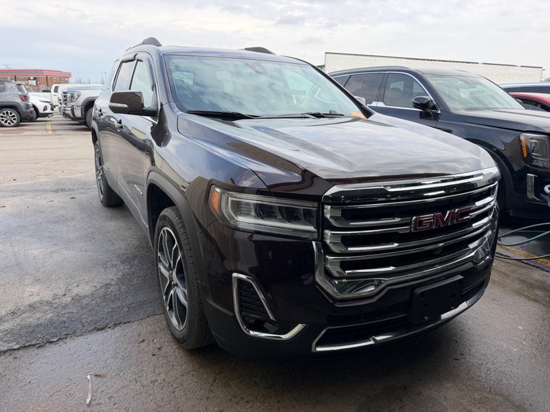 GMC Acadia Vehicle Full-screen Gallery Image 2