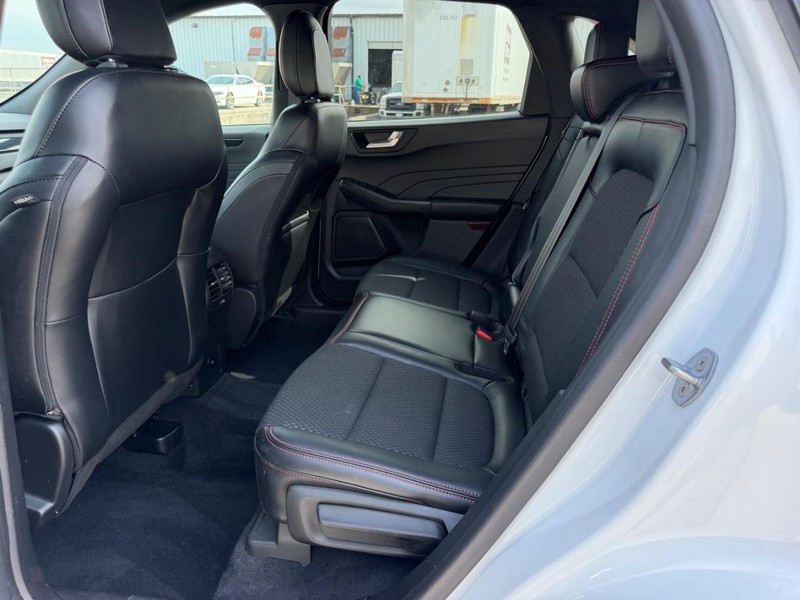 Ford Escape Vehicle Full-screen Gallery Image 8