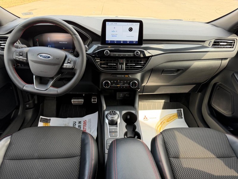 Ford Escape Vehicle Full-screen Gallery Image 9