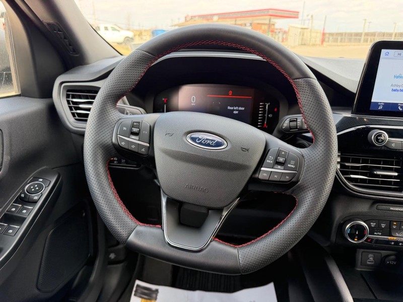 Ford Escape Vehicle Full-screen Gallery Image 10