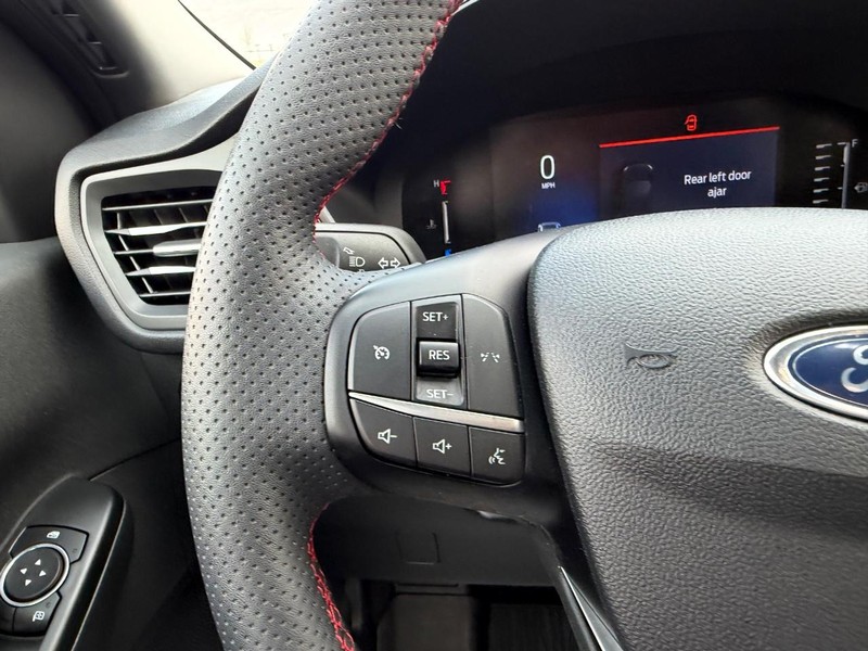 Ford Escape Vehicle Full-screen Gallery Image 11