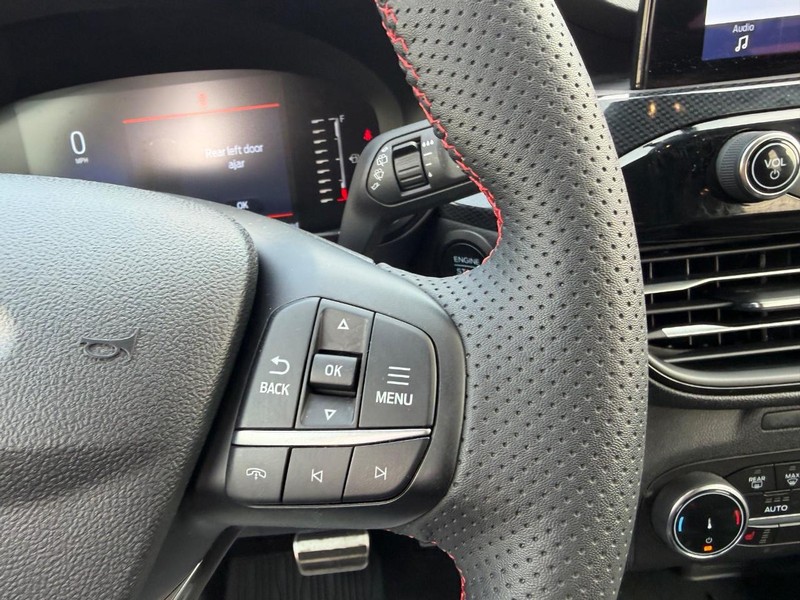 Ford Escape Vehicle Full-screen Gallery Image 12