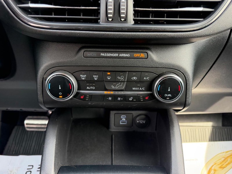 Ford Escape Vehicle Full-screen Gallery Image 14