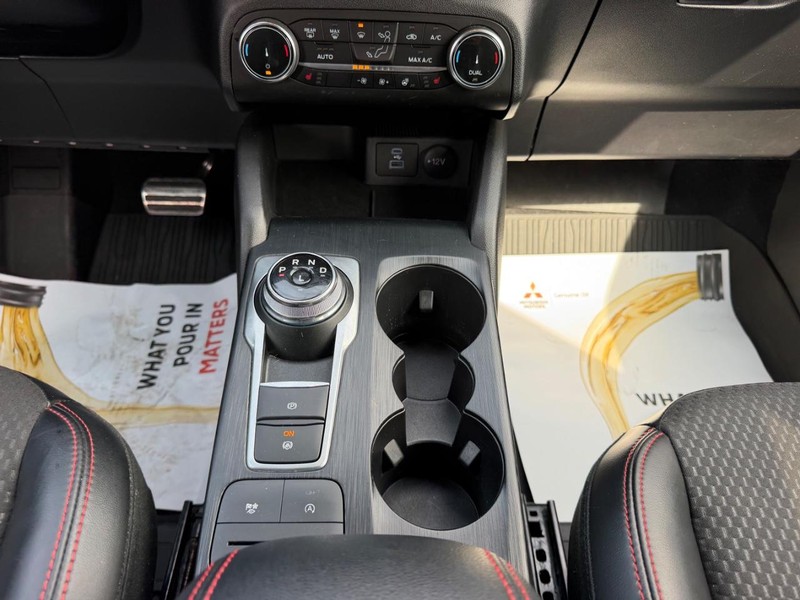 Ford Escape Vehicle Full-screen Gallery Image 15