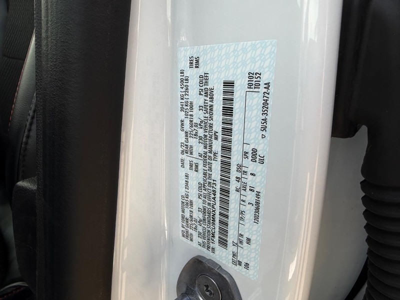 Ford Escape Vehicle Full-screen Gallery Image 21