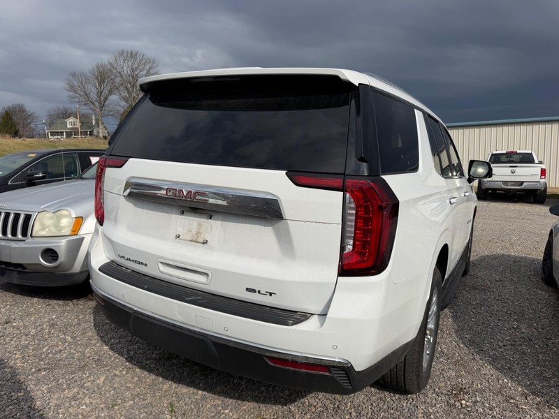 GMC Yukon Vehicle Full-screen Gallery Image 3
