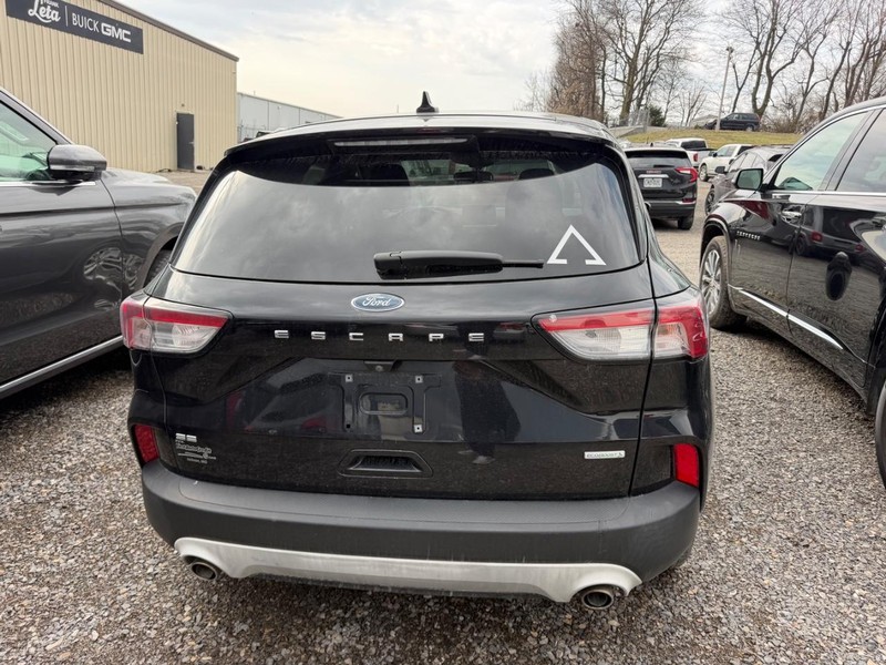 Ford Escape Vehicle Full-screen Gallery Image 3