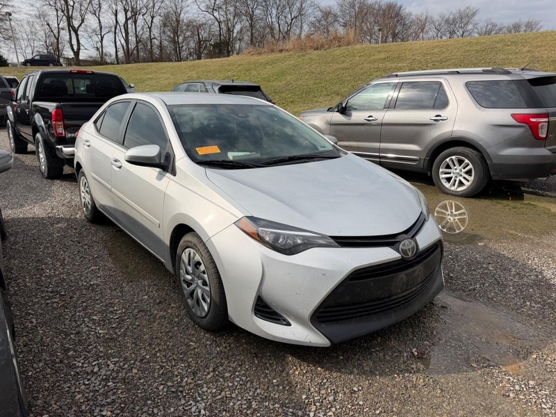 Toyota Corolla Vehicle Full-screen Gallery Image 2