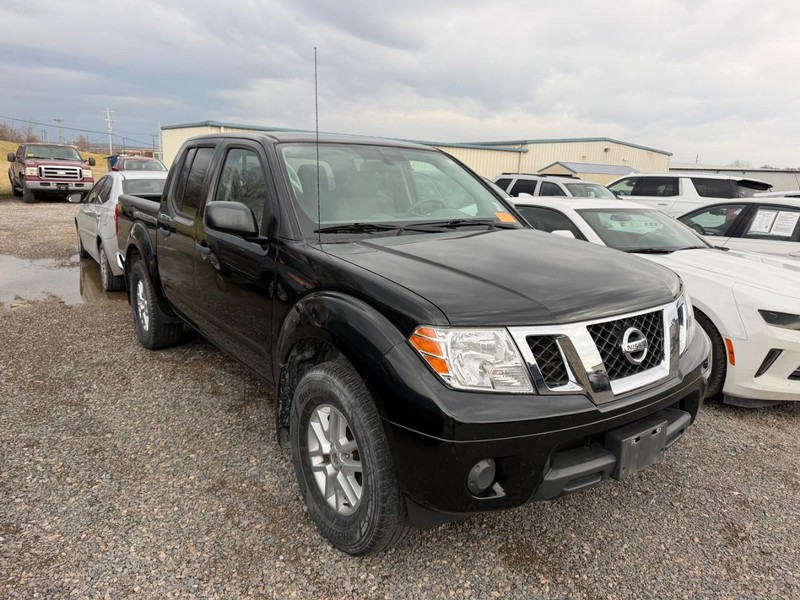 Nissan Frontier Vehicle Full-screen Gallery Image 2