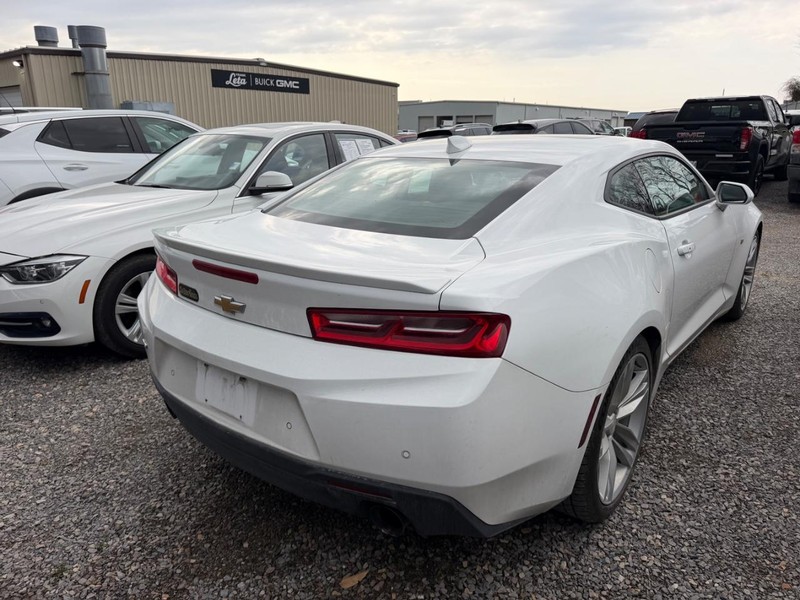 Chevrolet Camaro Vehicle Full-screen Gallery Image 03