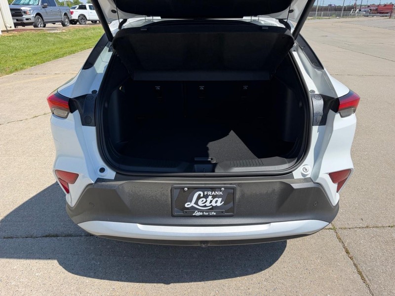 Buick Envista Vehicle Full-screen Gallery Image 5