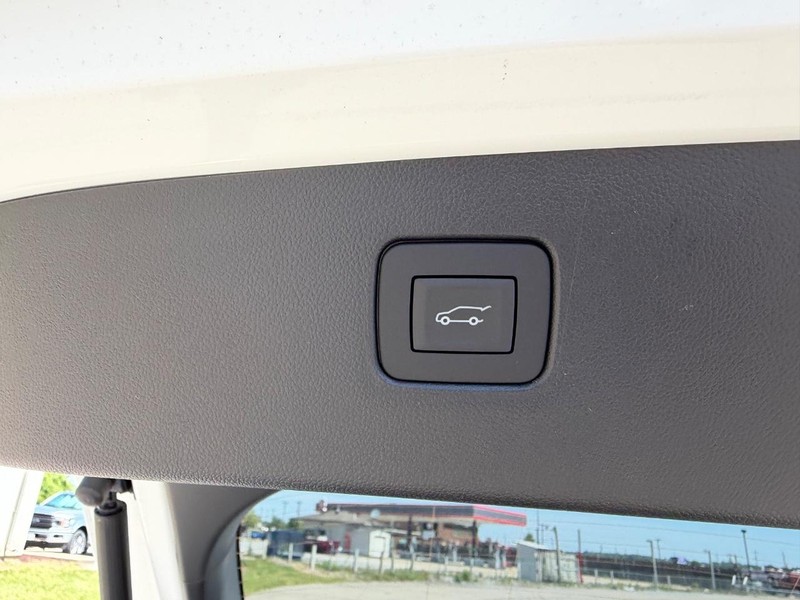 Buick Envista Vehicle Full-screen Gallery Image 6