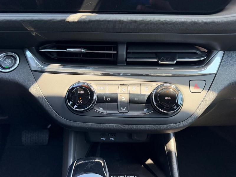 Buick Envista Vehicle Full-screen Gallery Image 14