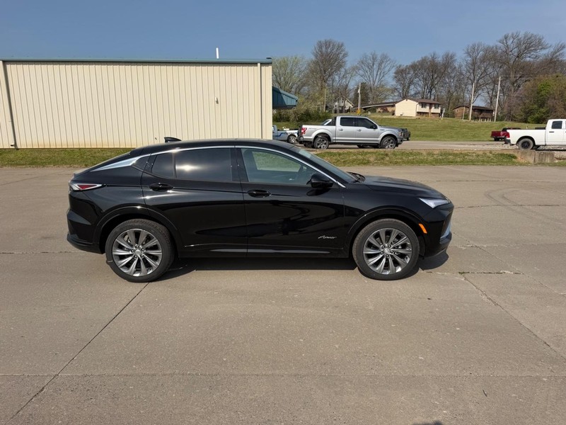 Buick Envista Vehicle Full-screen Gallery Image 2