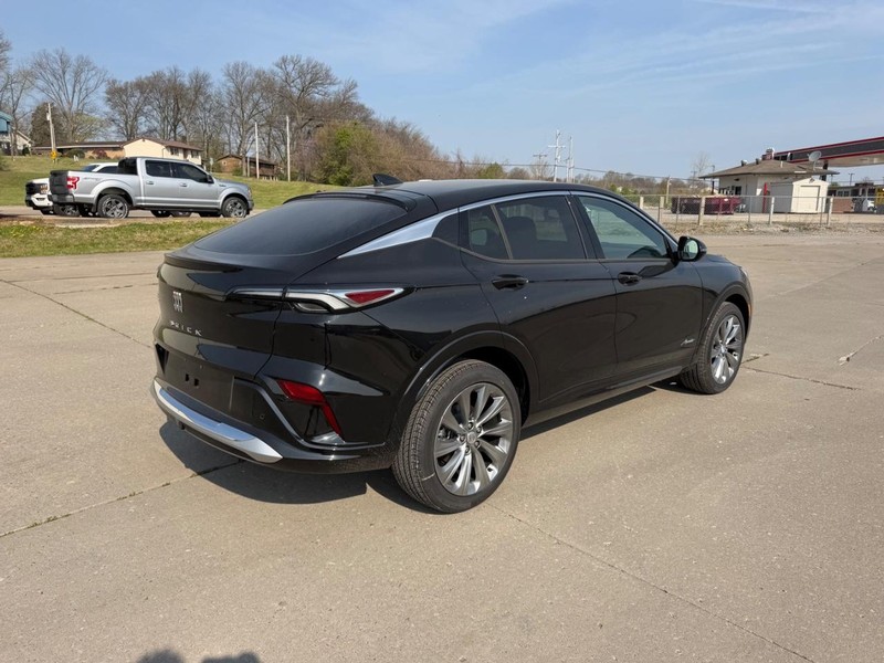 Buick Envista Vehicle Full-screen Gallery Image 3