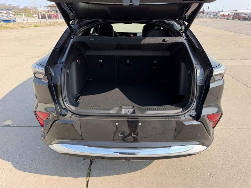 Buick Envista Vehicle Full-screen Gallery Image 5